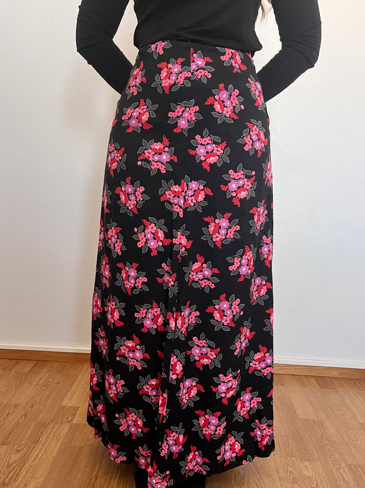 70s black and pink flower skirt, Size XS-S