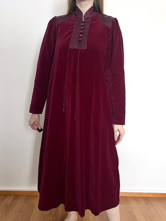 70s Edwardian revival burgundy velvet dress, Size M