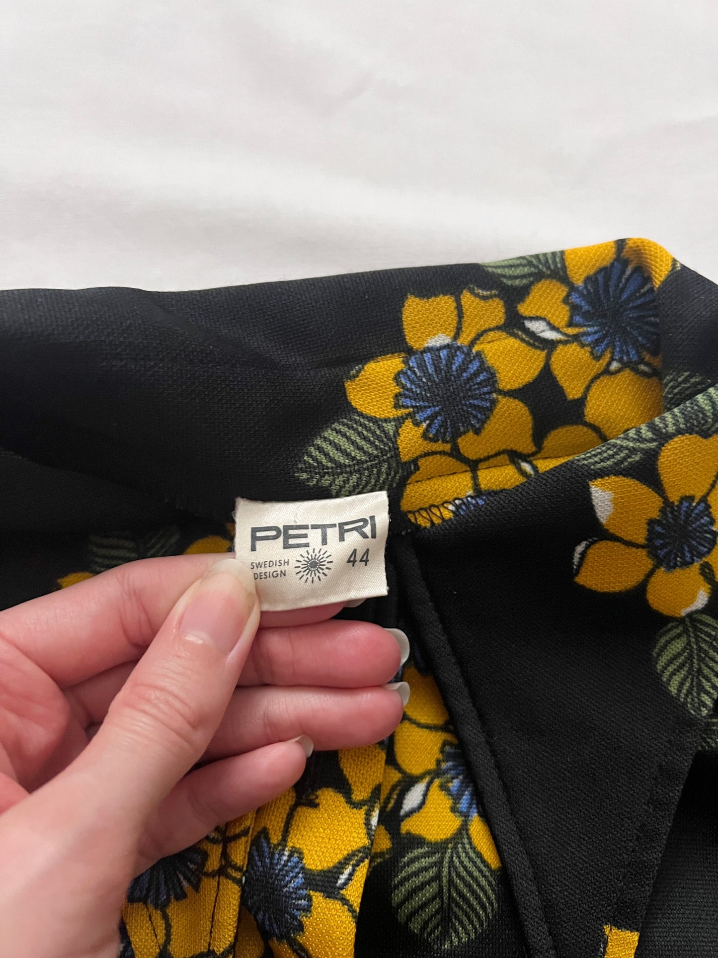 70s black and yellow floral shirt, Size XL