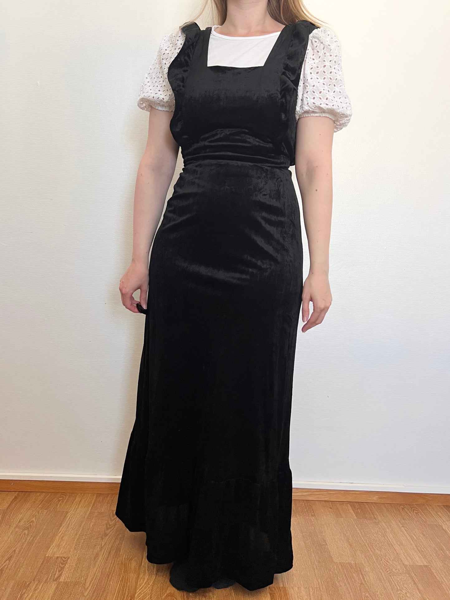 70s black velvet ruffle dress, Size XS-S
