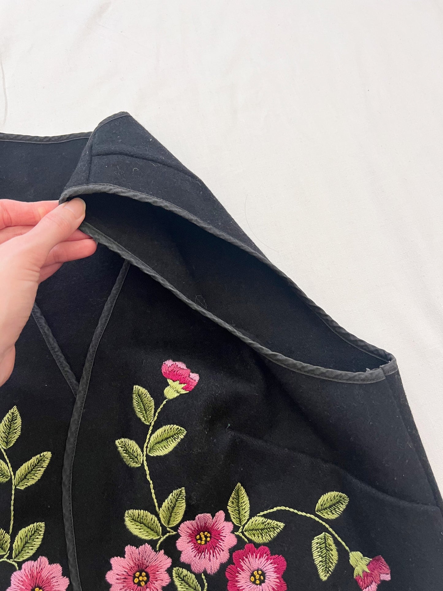 70s black and pink floral vest, Size S-M