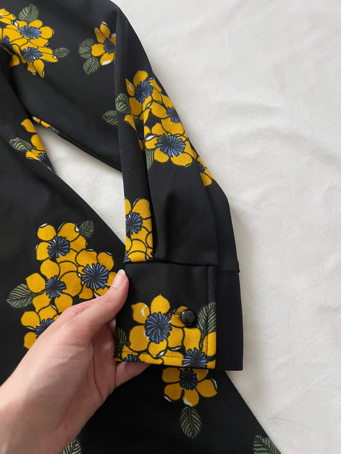 70s black and yellow floral shirt, Size XL