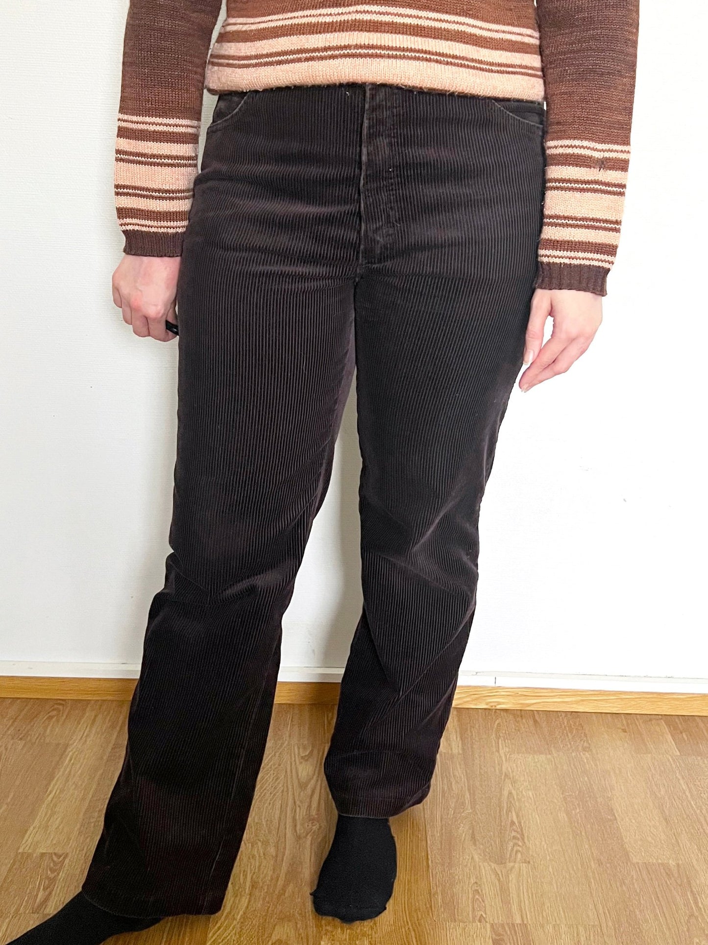 Brown ribbed jeans, Size M-L