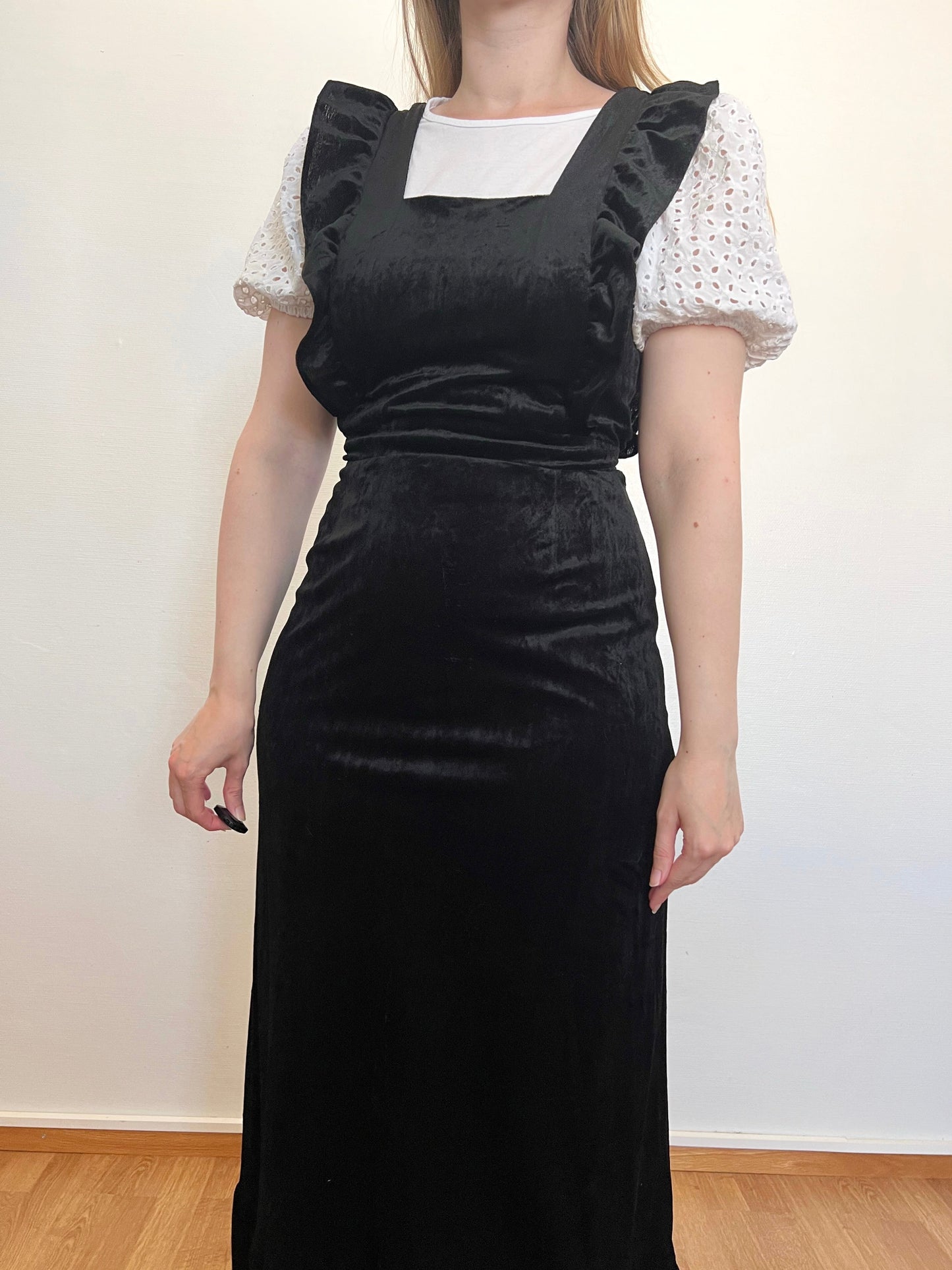 70s black velvet ruffle dress, Size XS-S