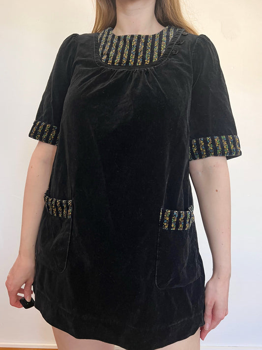 70s black velvet mini dress, Size M