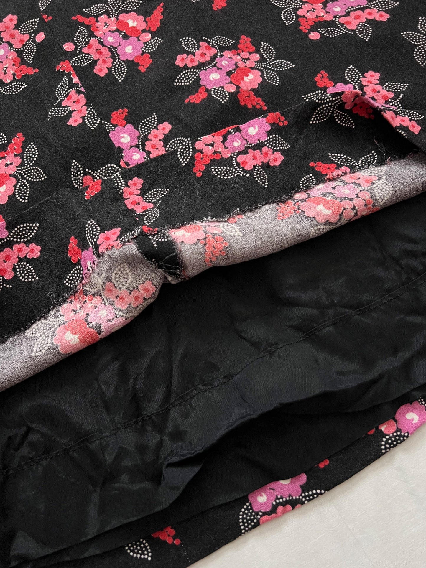 70s black and pink flower skirt, Size XS-S