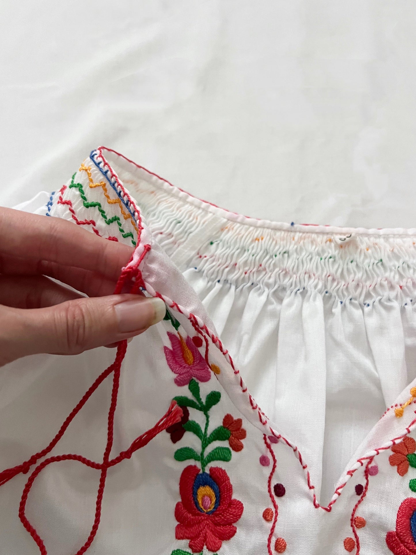 70s blouse with floral embroidery, Size M-L