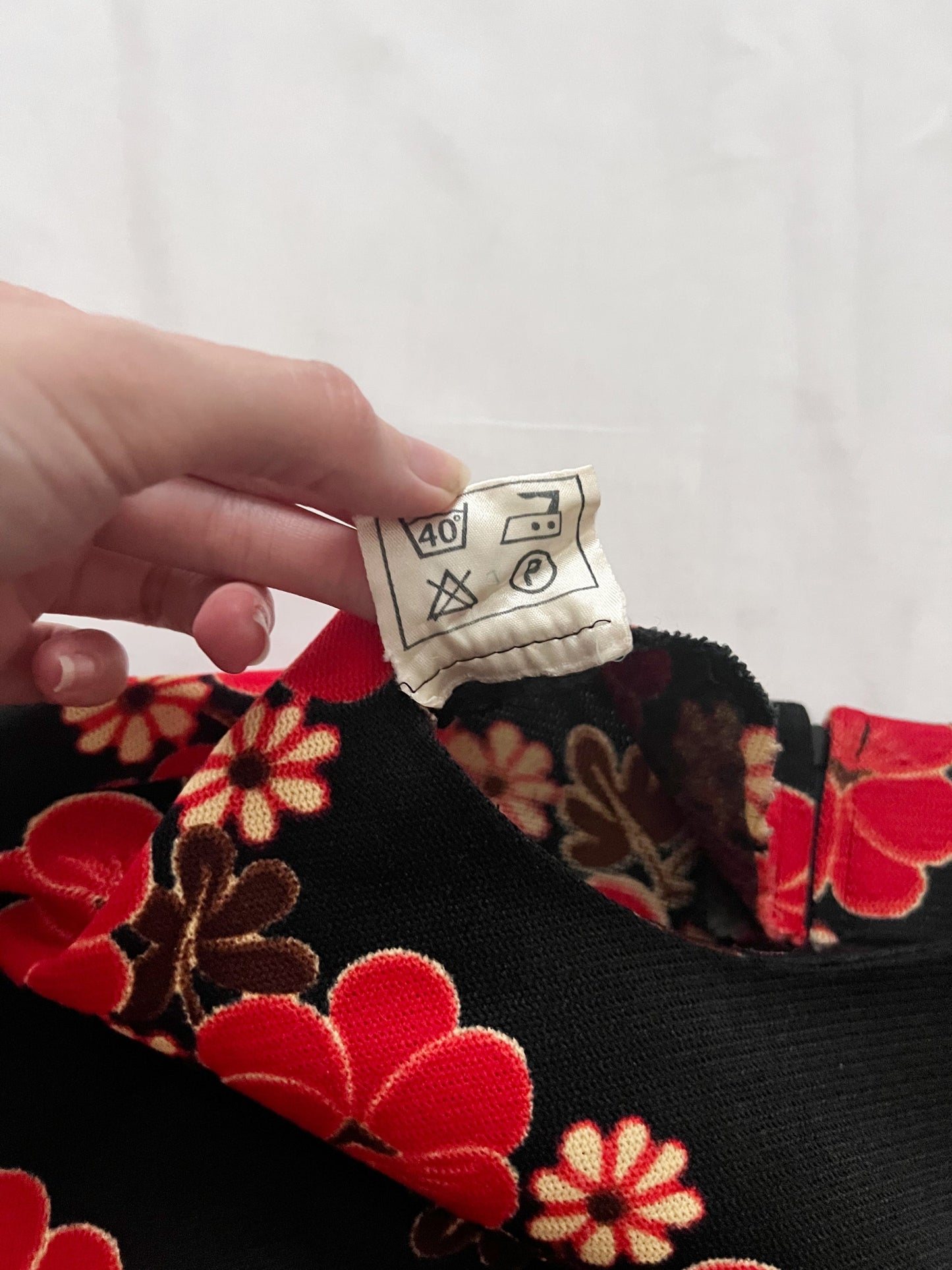70s black and red flower dress, Size M