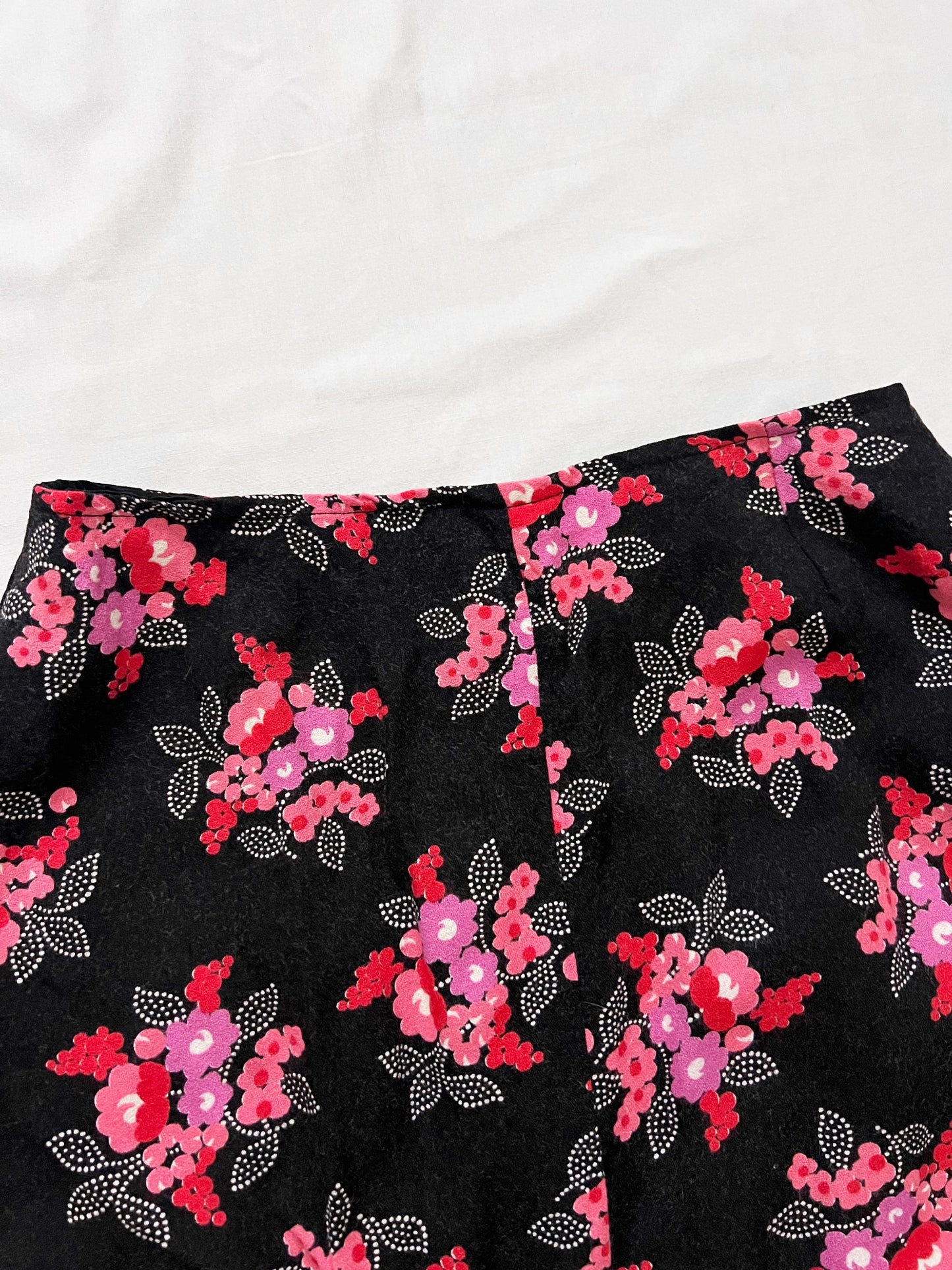 70s black and pink flower skirt, Size XS-S
