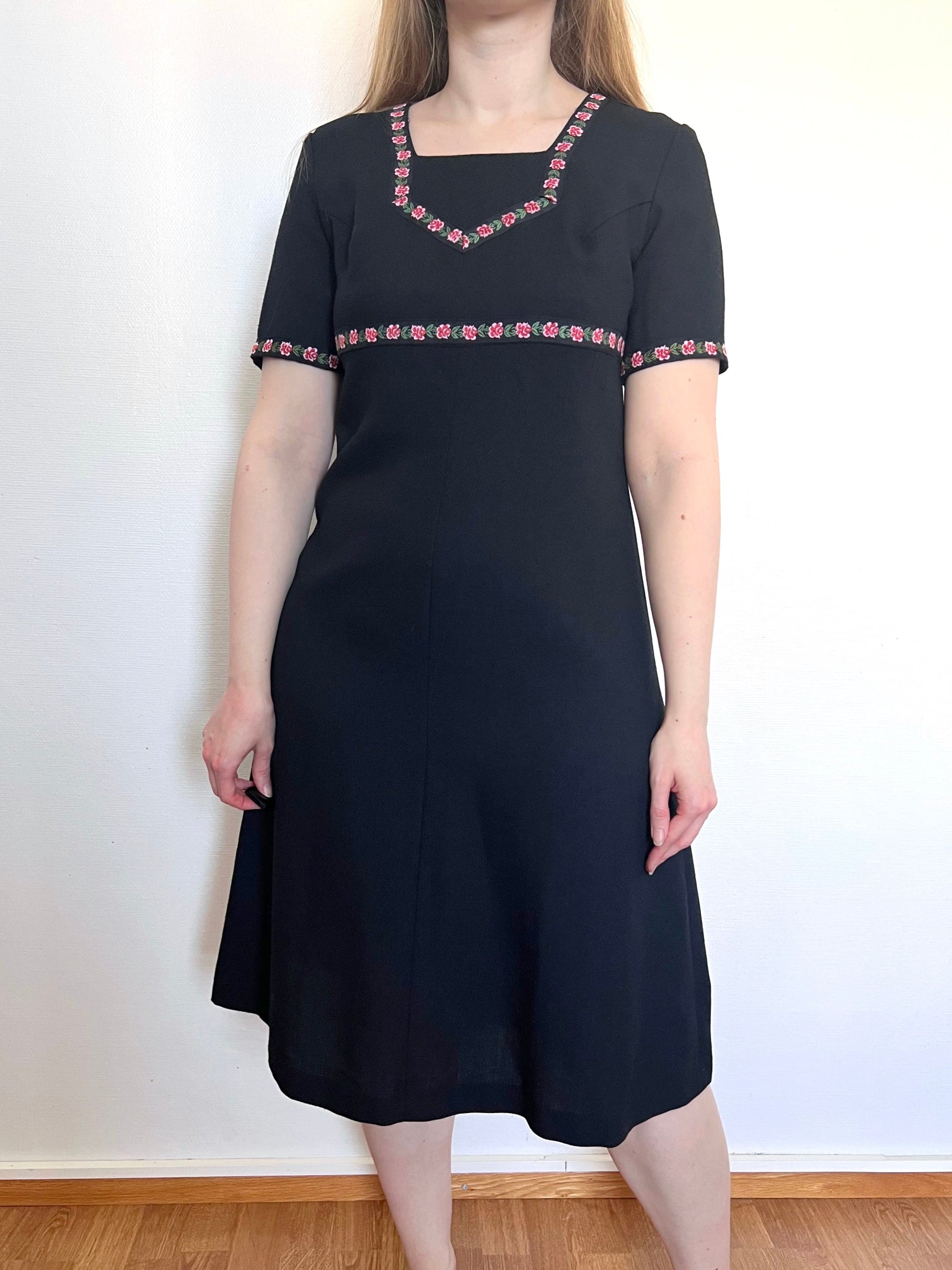 Black dress with rose embroidery, Size S Isolde Vintage Black dress with rose embroidery, Size S Isolde Vintage