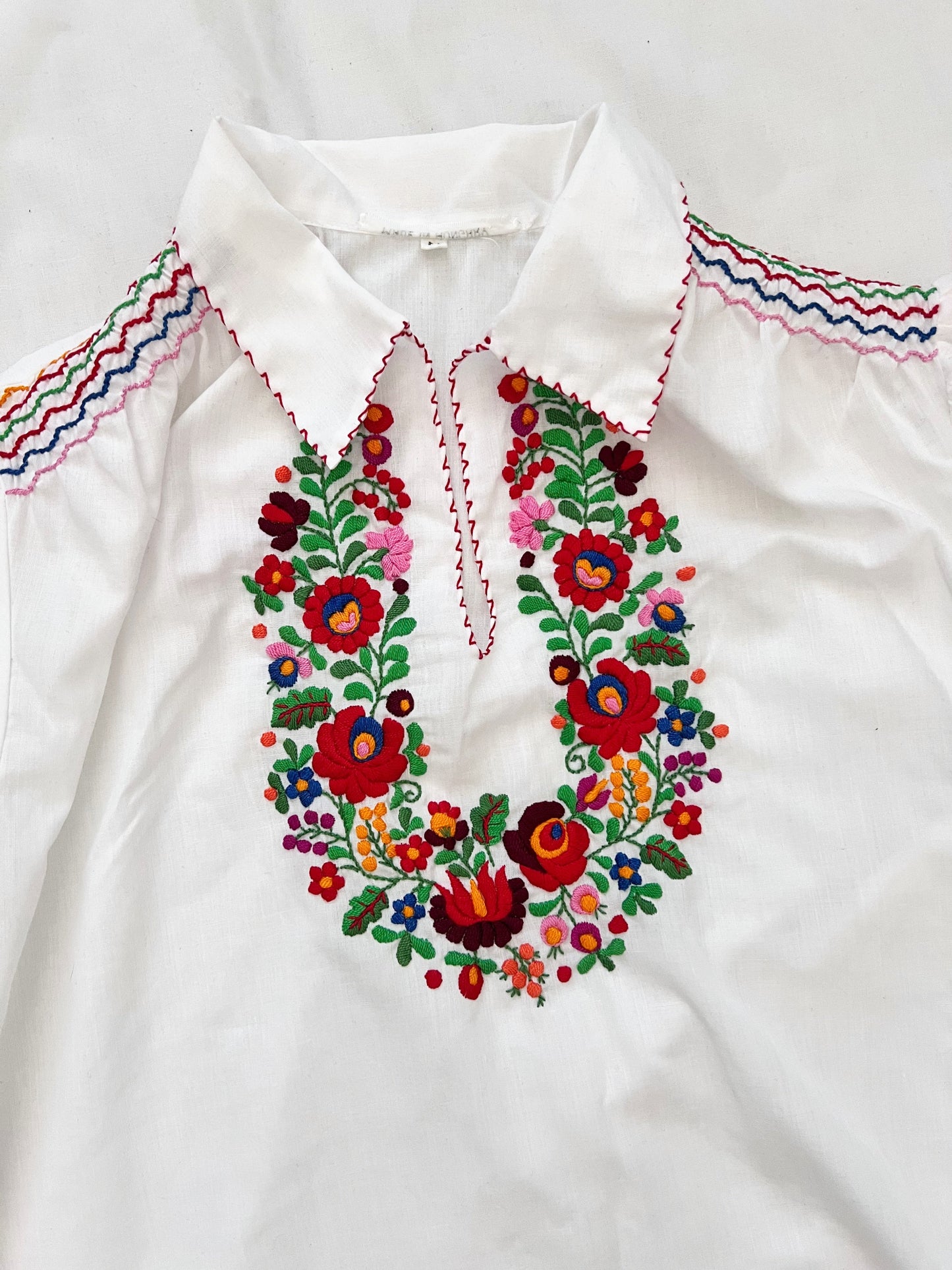 70s Hungarian Matyo blouse, Size S-M