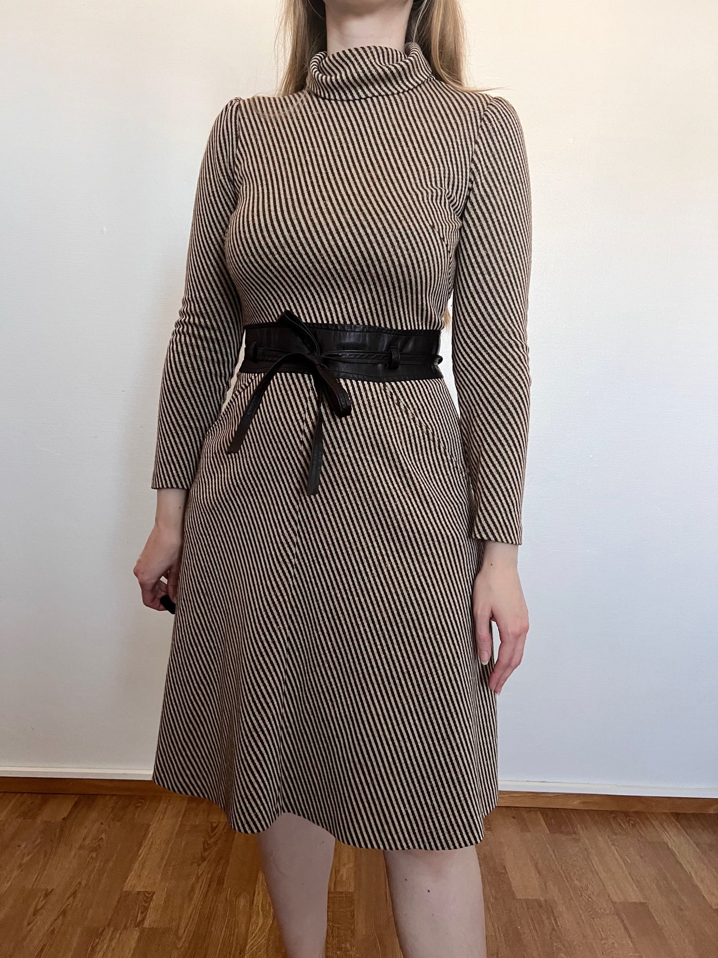 60s turtleneck dress, Size S