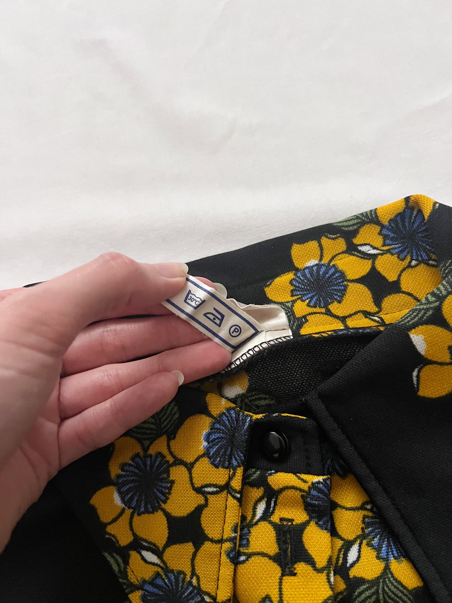 70s black and yellow floral shirt, Size XL