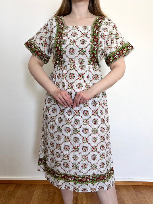 70s white flower pattern dress, Size XS