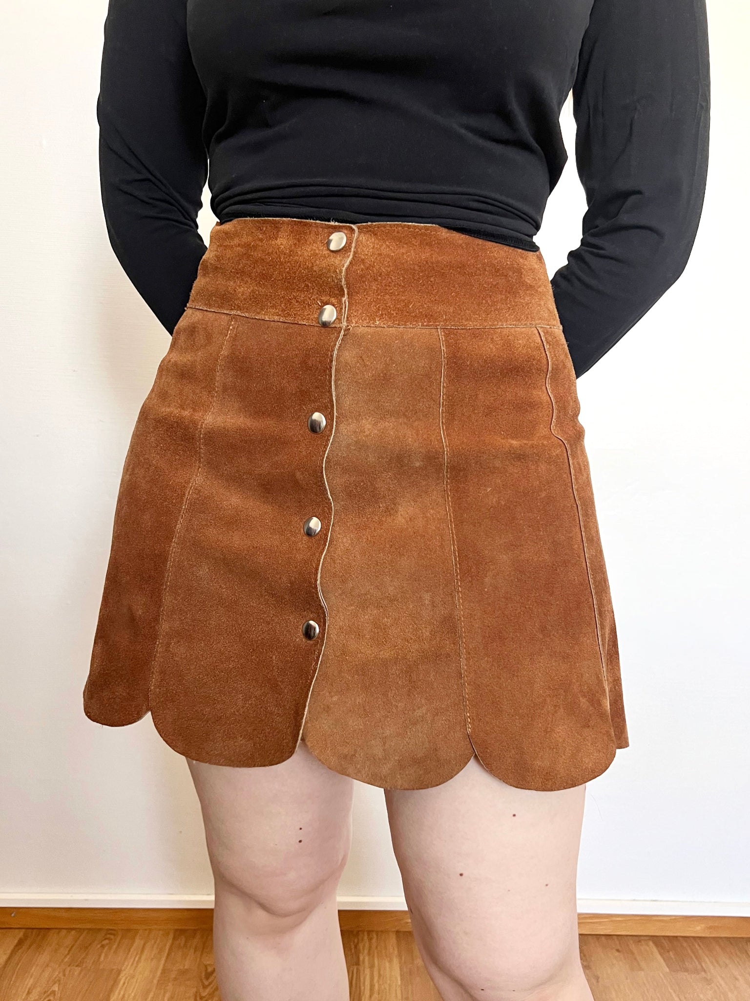 60s/70s suede scalloped mini skirt, Size S - Main Image