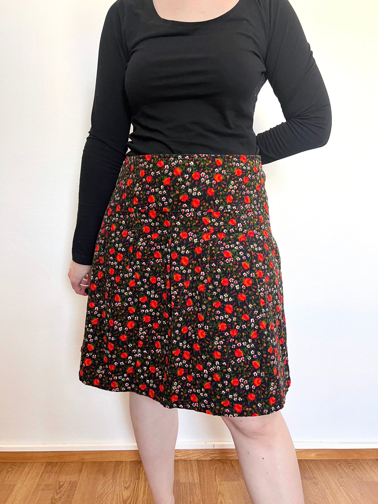 70s/80s corduroy floral skirt, Size L-XL