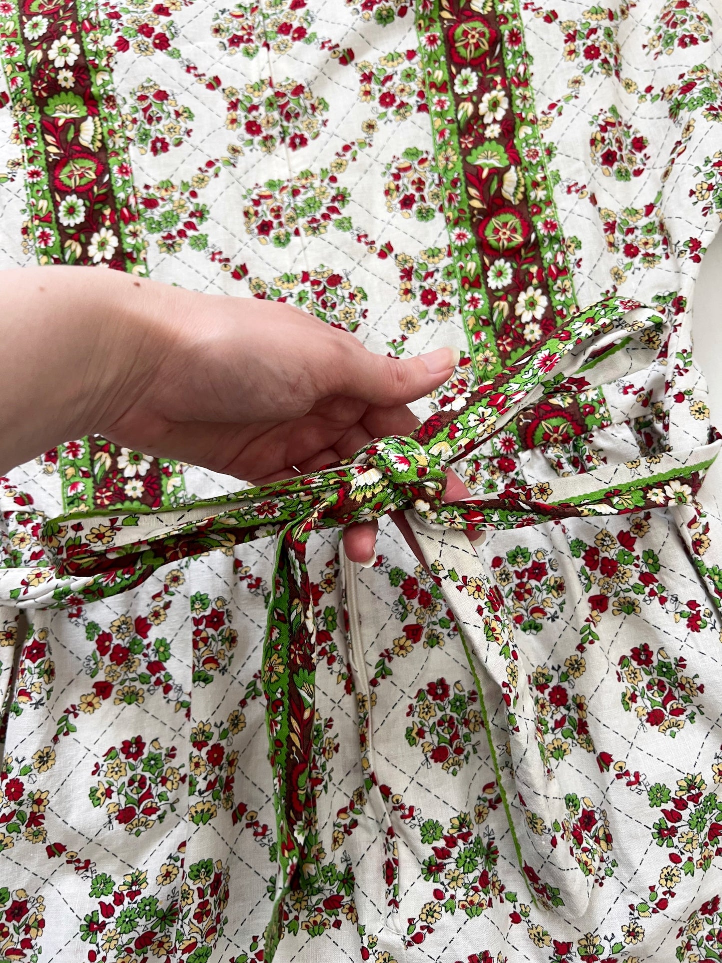 70s white flower pattern dress, Size XS