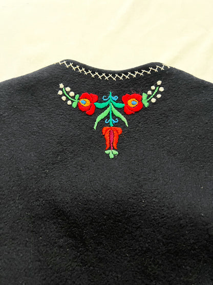 70s black and floral embroidery vest, Size XS-S