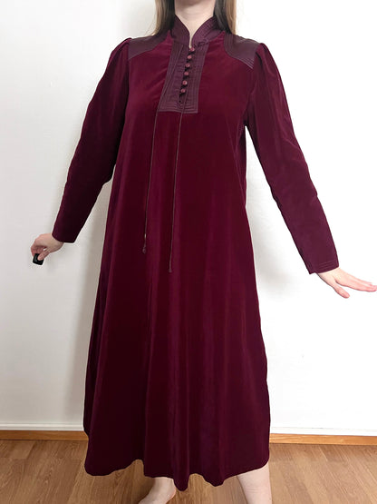 70s Edwardian revival burgundy velvet dress, Size M