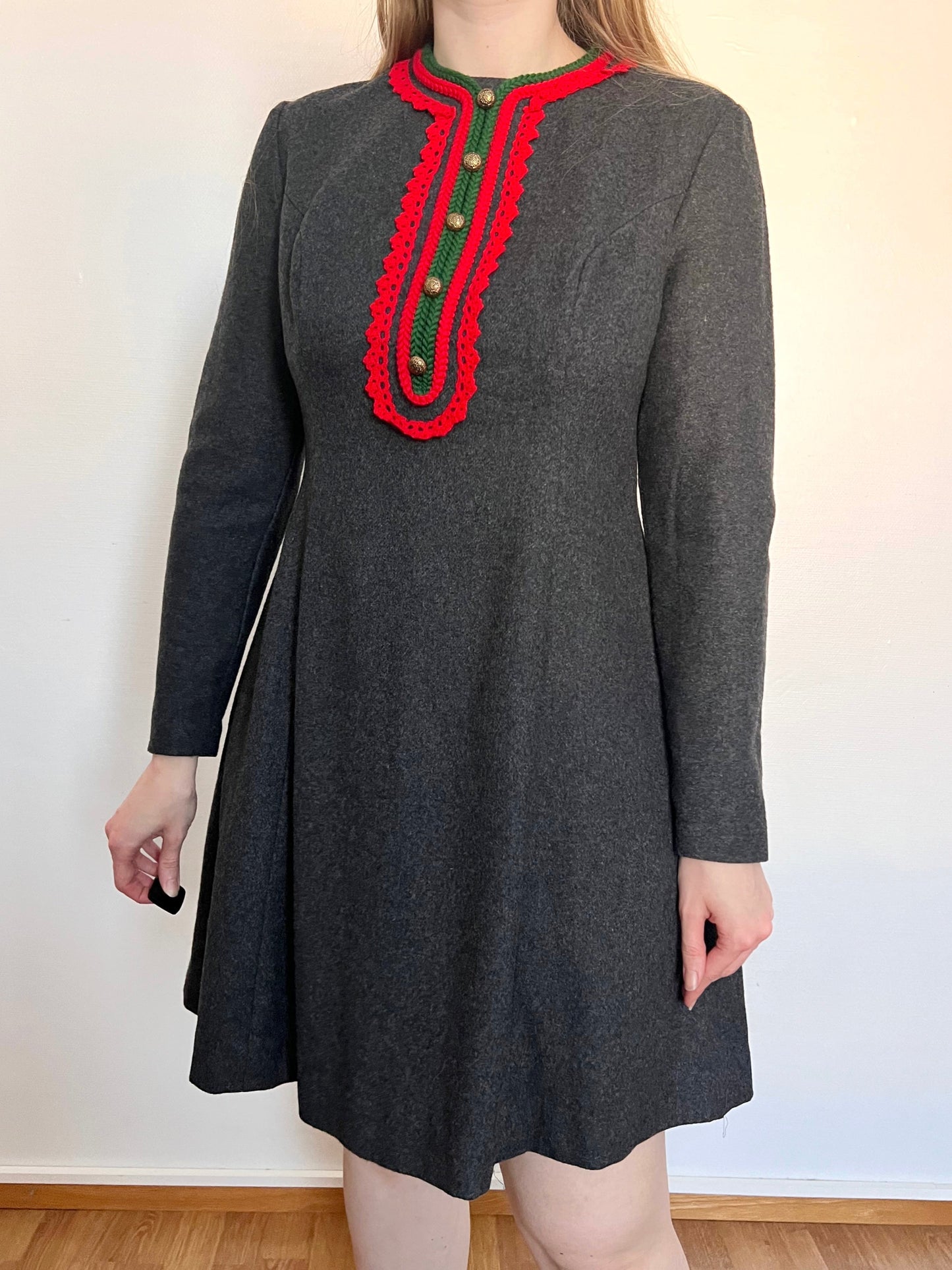 60s gray folk detail dress, Size M