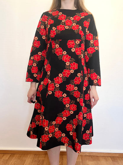 70s black and red flower dress, Size M