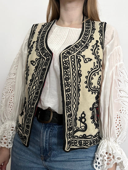 50s/60s Romanian embroidered vest, Size M
