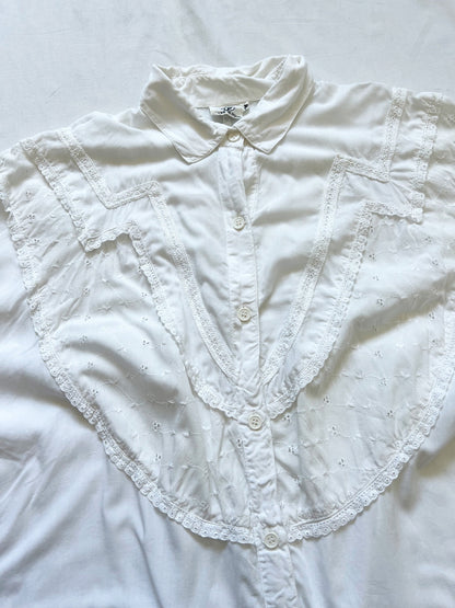 White embroidery t-shirt, Size M