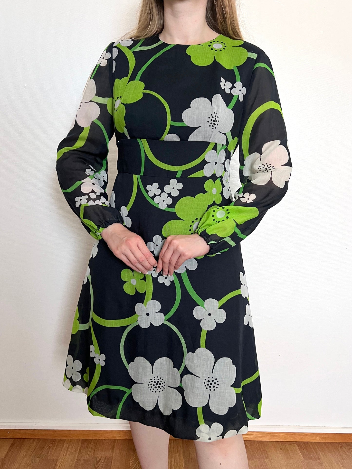 70s dark floral dress, Size M