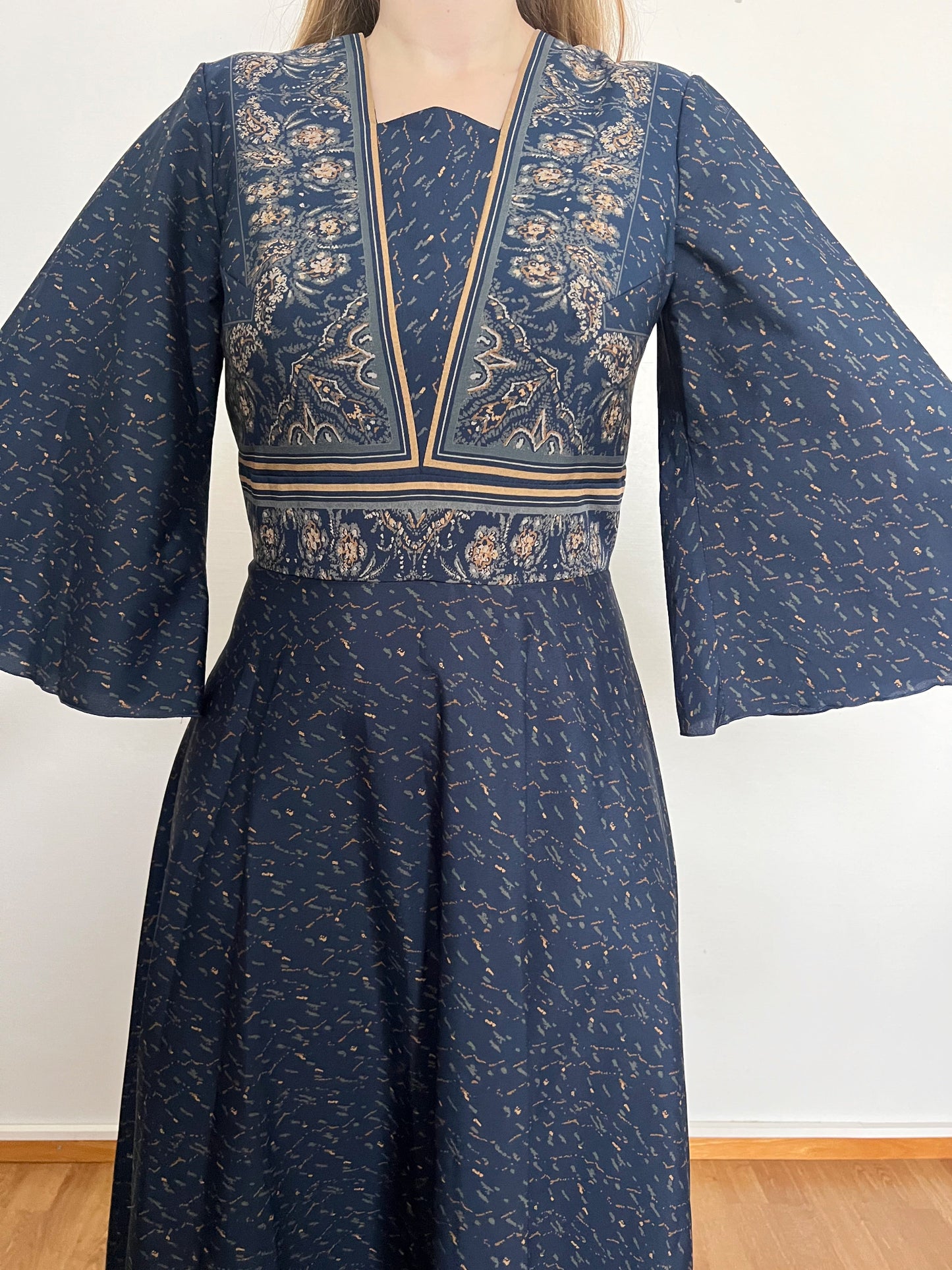 70s dramatic sleeve maxi dress, Size S-M