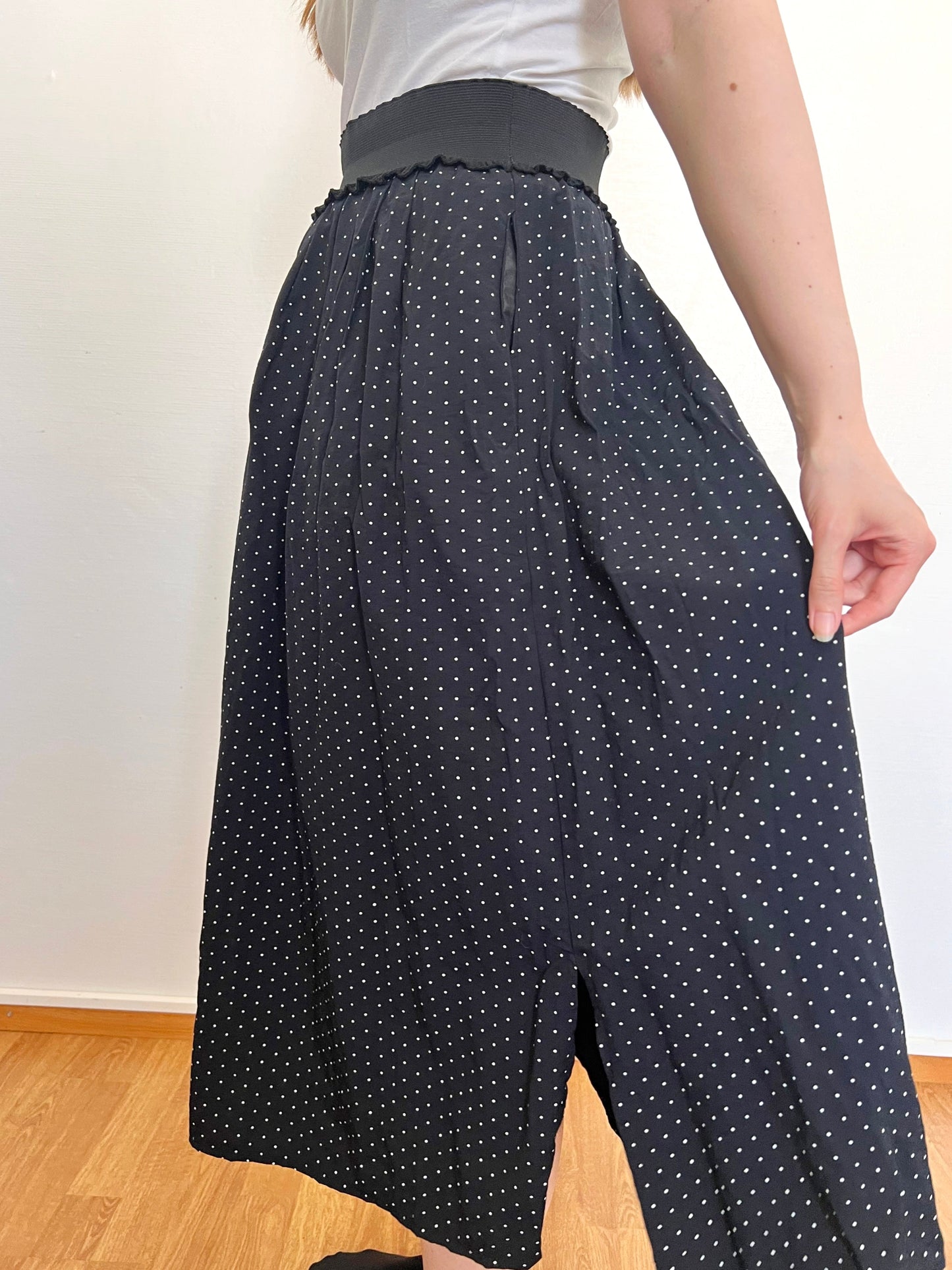 70s black and white polka dot skirt, Size S