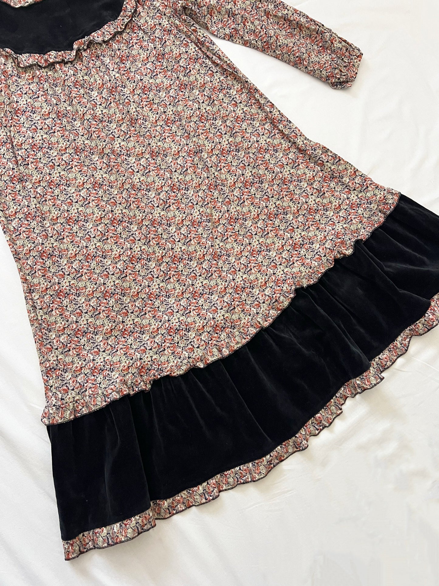 70s floral and black velvet dress, Size XS-M