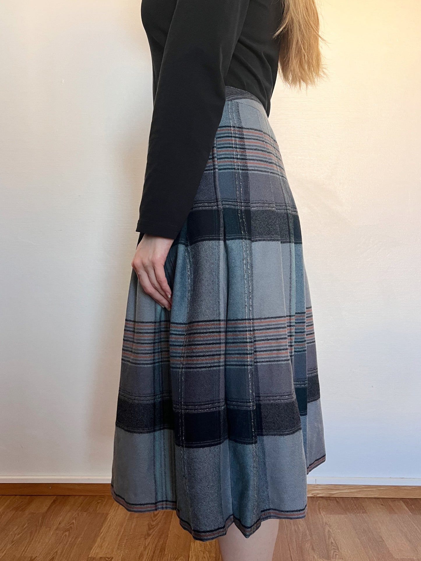 70s wool plaid skirt, Size M