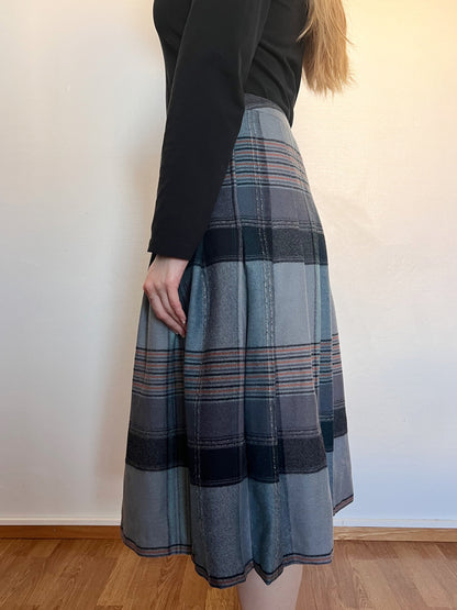 70s wool plaid skirt, Size M