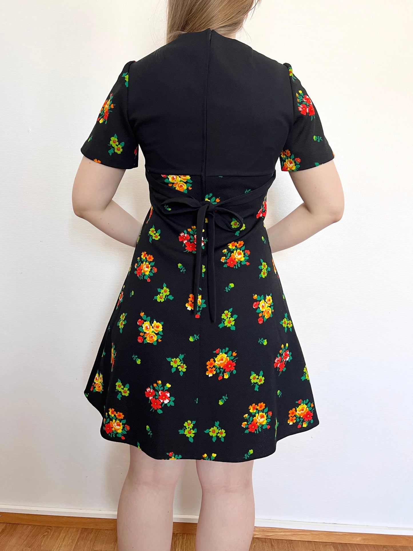 60s black flower dress, Size S