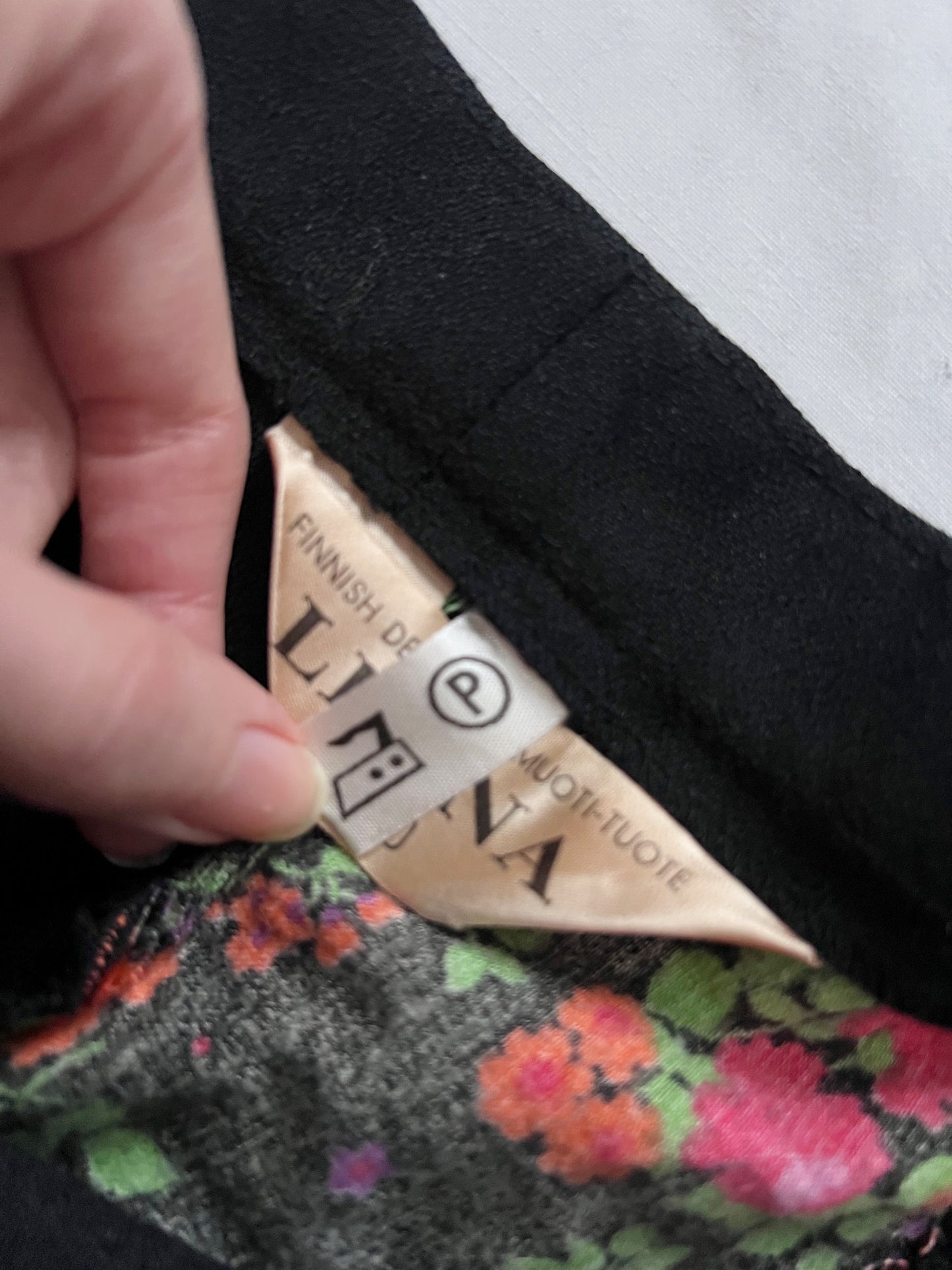 70s black and floral pattern skirt, Size S-M