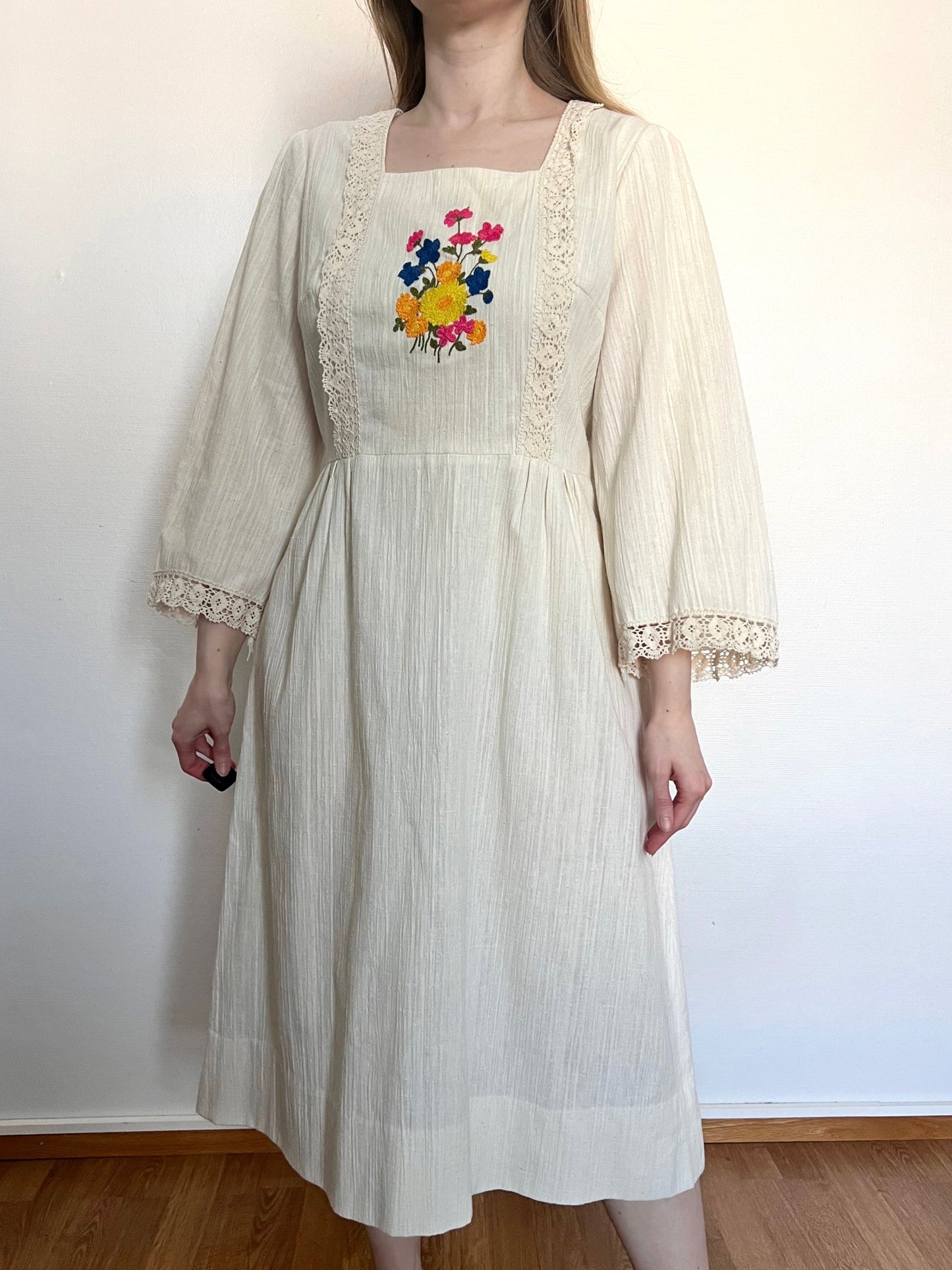 70s cream lace and flower dress, Size L