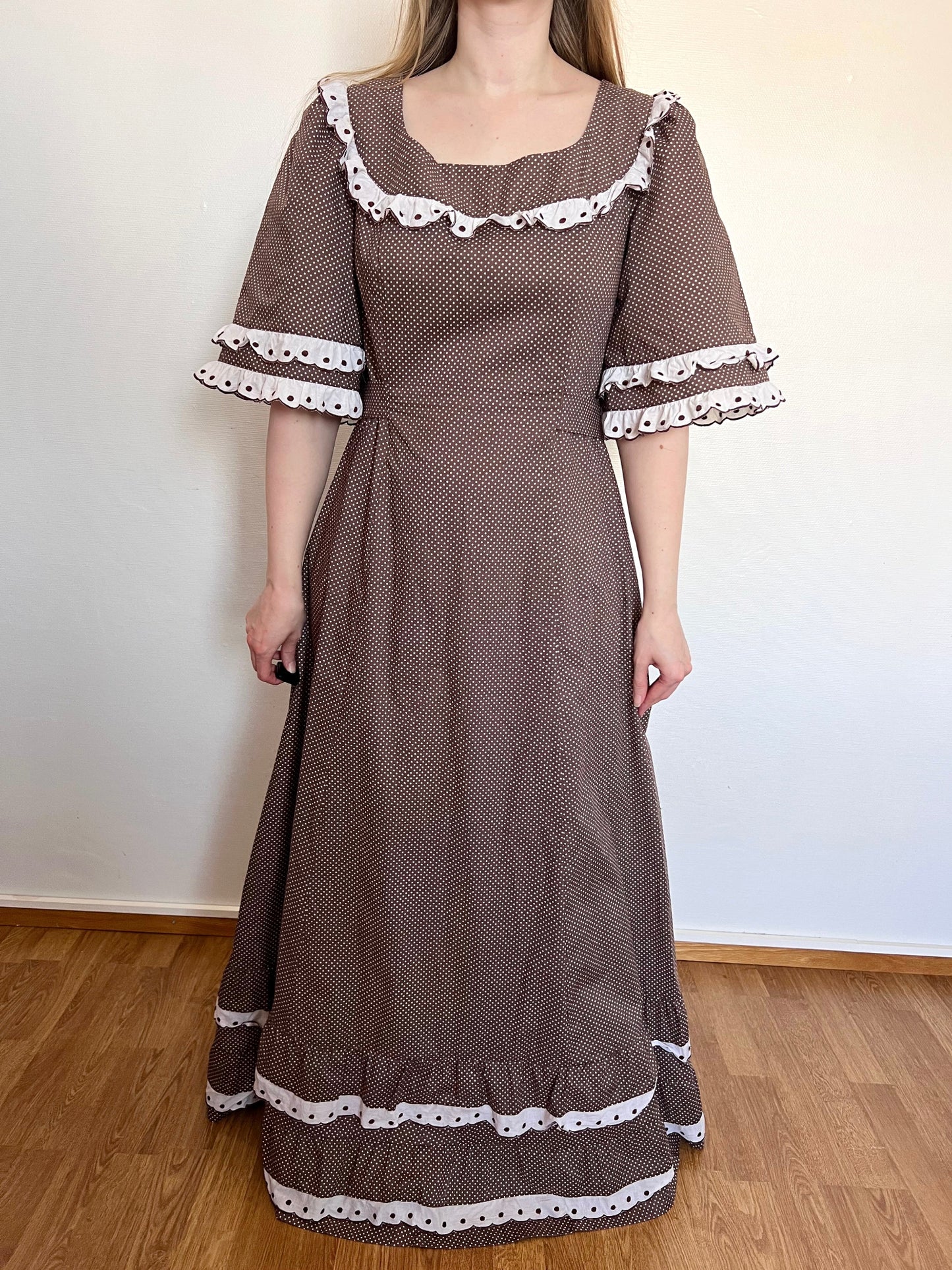 70s brown & white polka dot dress, Size L