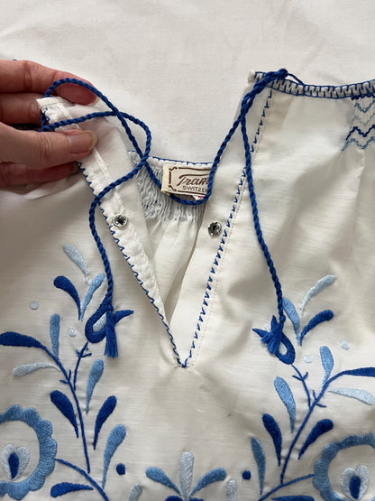 70s blue embroidery blouse, Size M-L