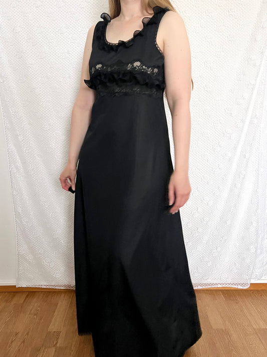 70s black ruffles nightgown, Size M