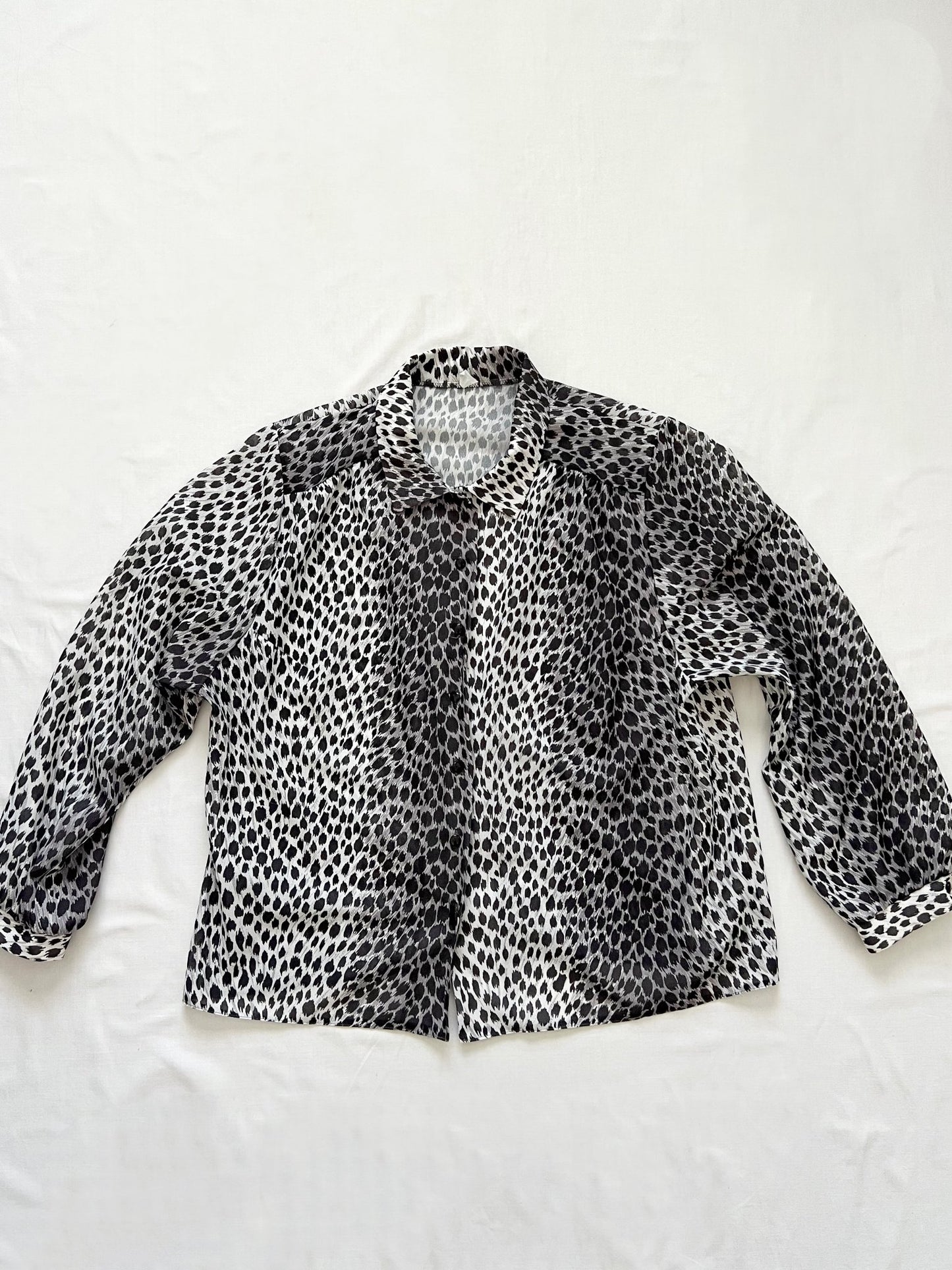 Gray leopard pattern shirt, Size XL