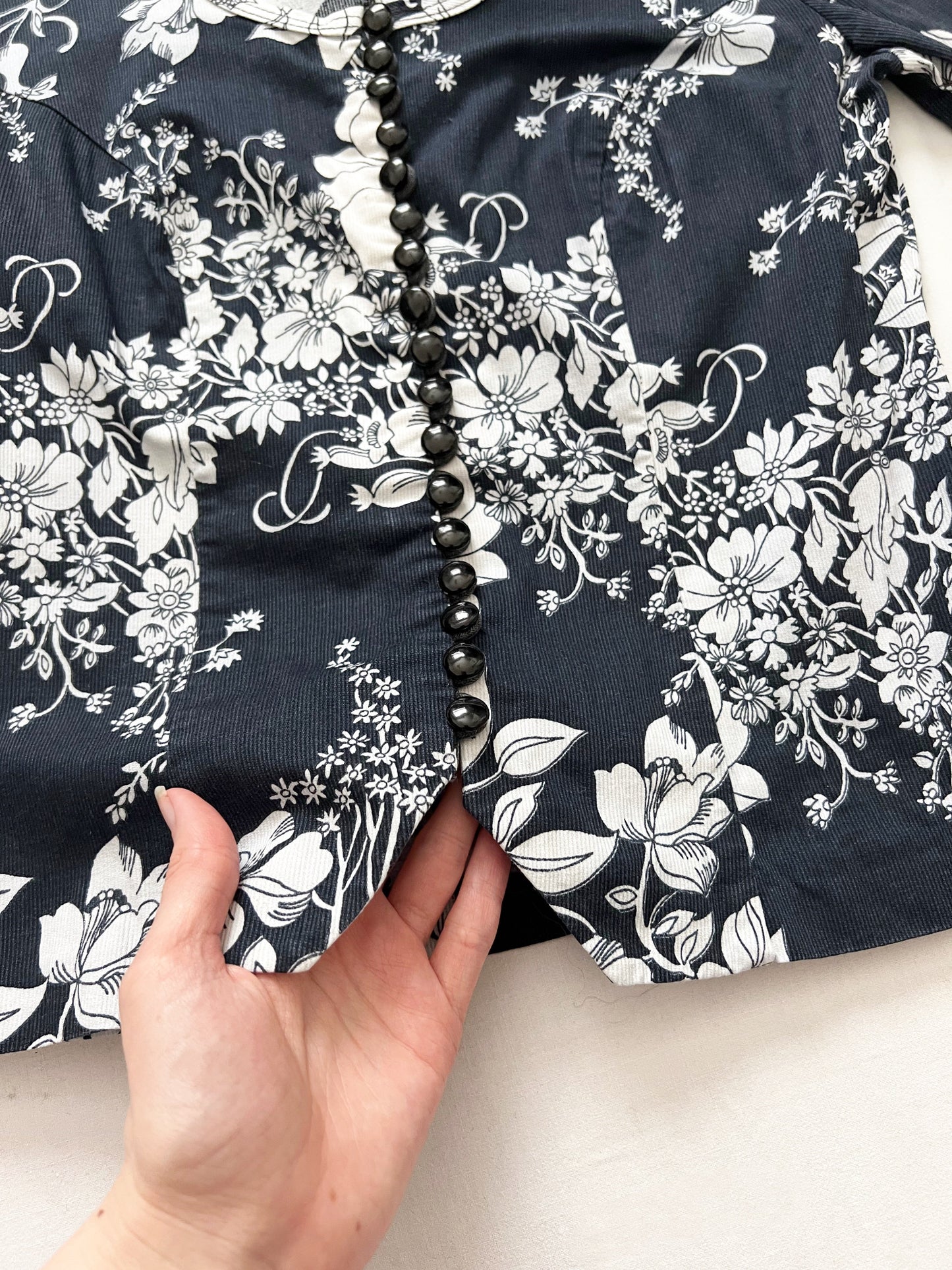 70s 100% cotton flower t-shirt, Size XS