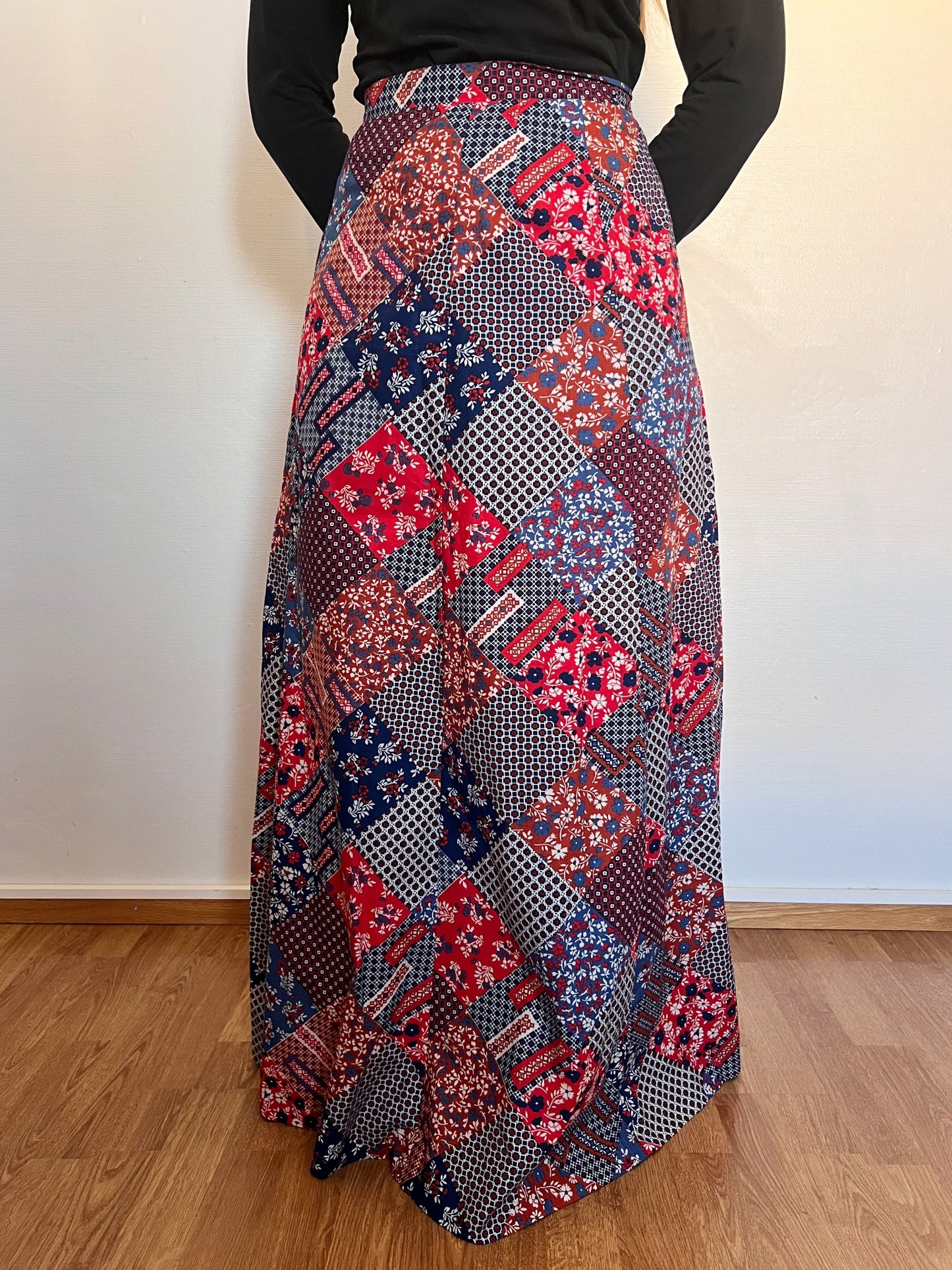 60s/70s red  patchwork pattern skirt, Size S