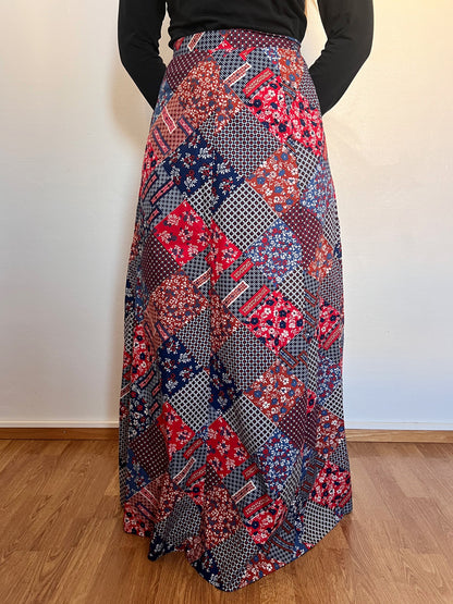 60s/70s red  patchwork pattern skirt, Size S