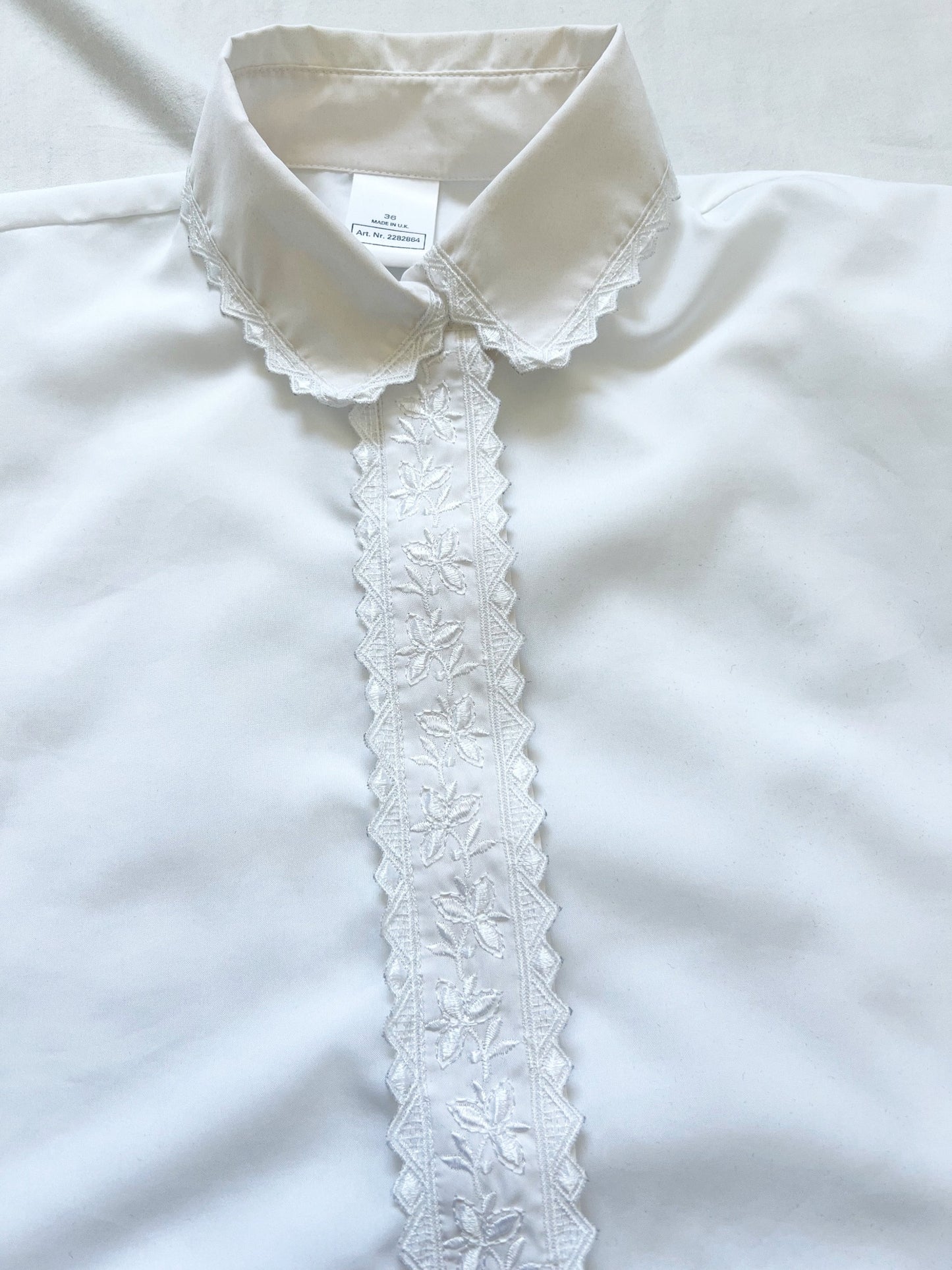 White embroidery shirt, Size S-M