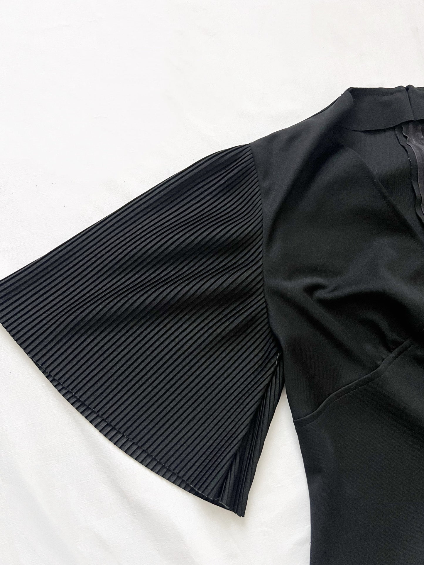 70s black flared sleeves t-shirt, Size S-M