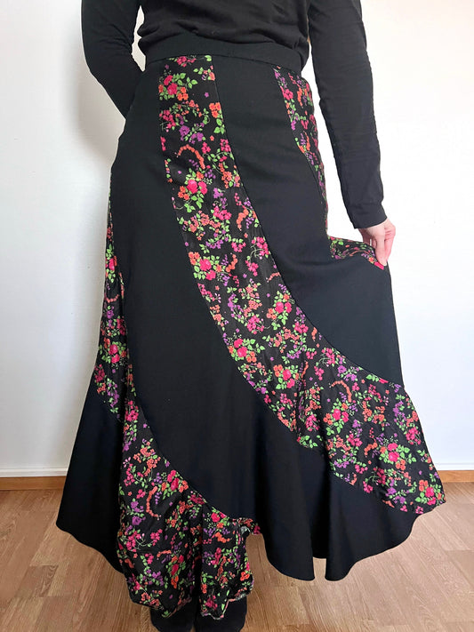 70s black and floral pattern skirt, Size S-M