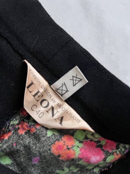 70s black and floral pattern skirt, Size S-M