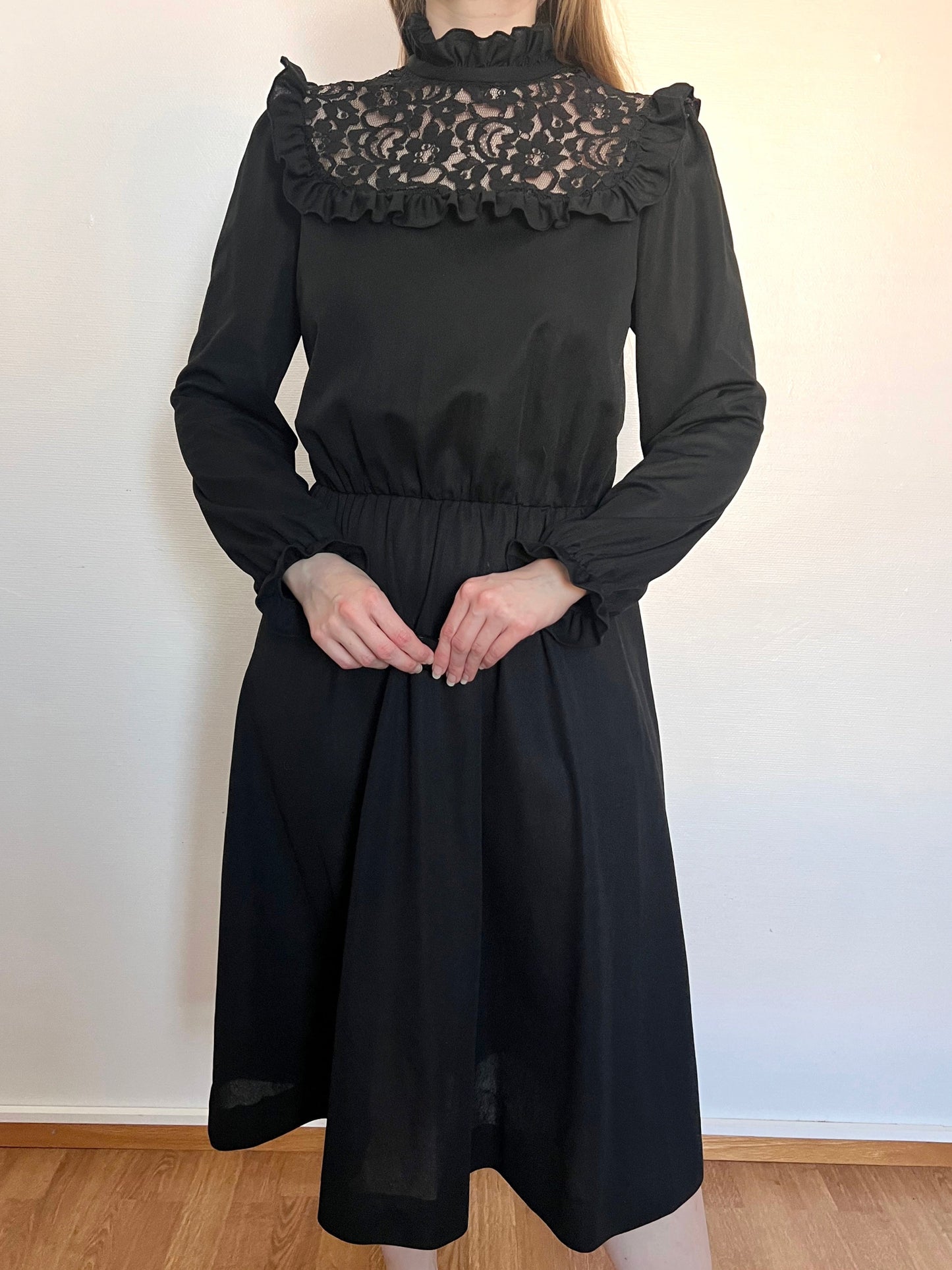 70s black prairie dress, Size M-L