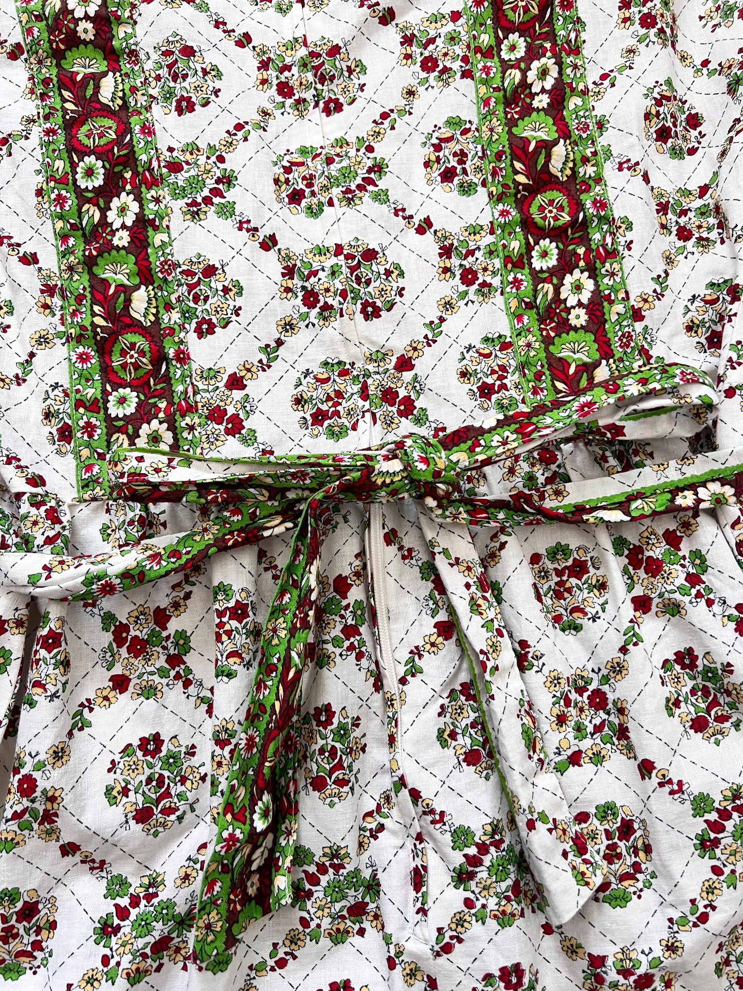 70s white flower pattern dress, Size XS