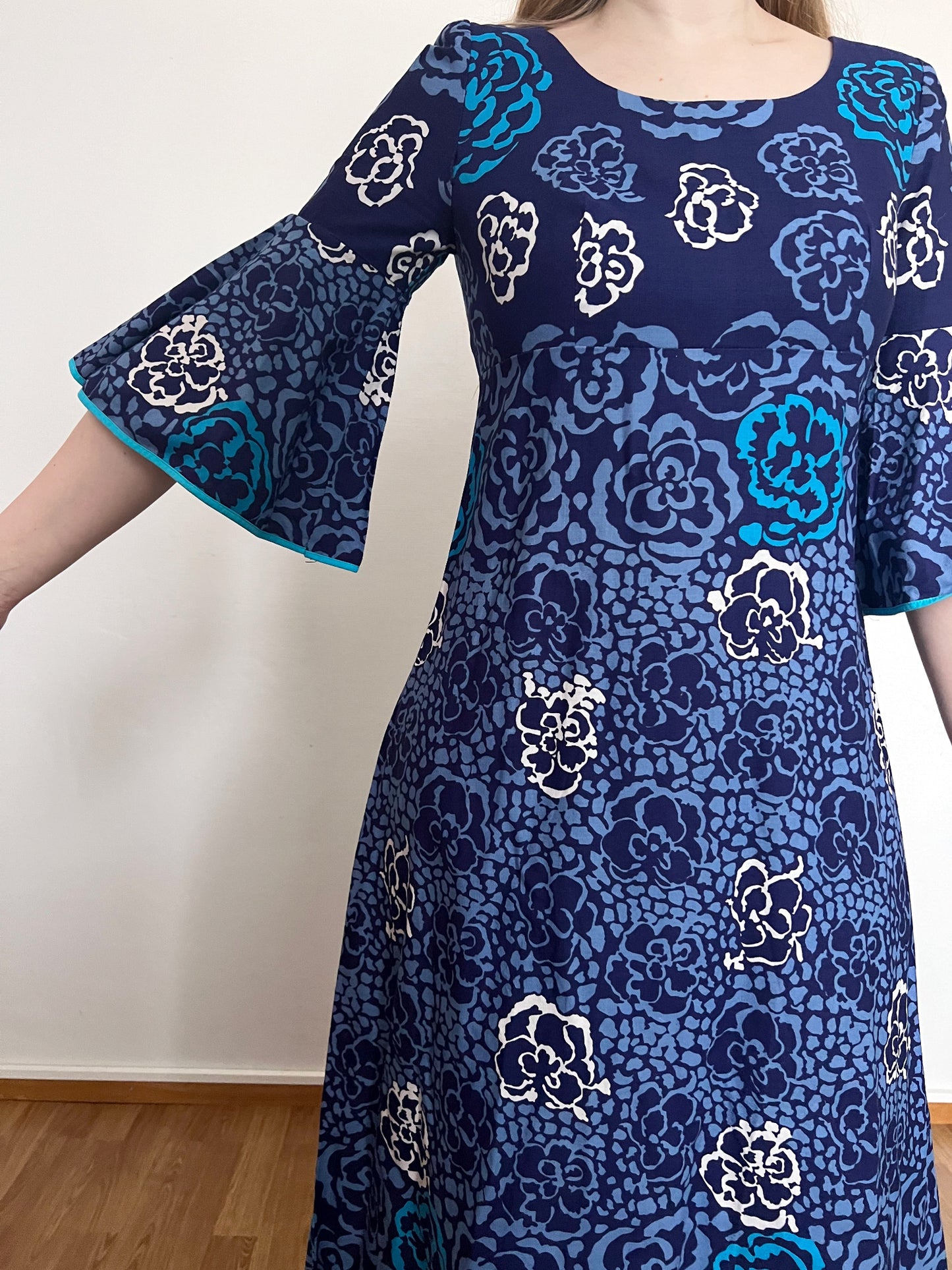 70s 100% cotton blue floral maxi dress, Size S